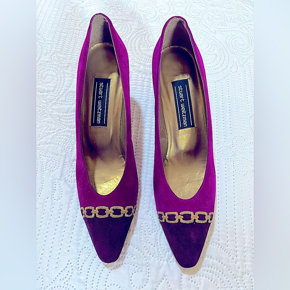 Vintage Stuart Weitzman women's suede pump in excellent condition size 8